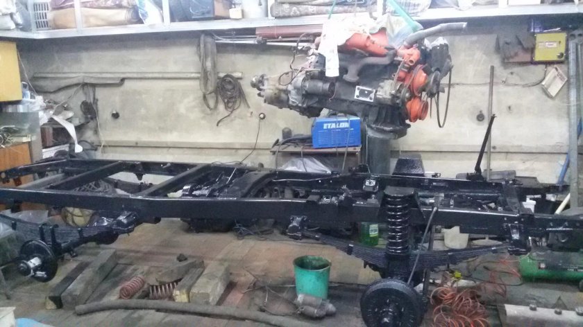 Рама с двигателем УАЗ 452