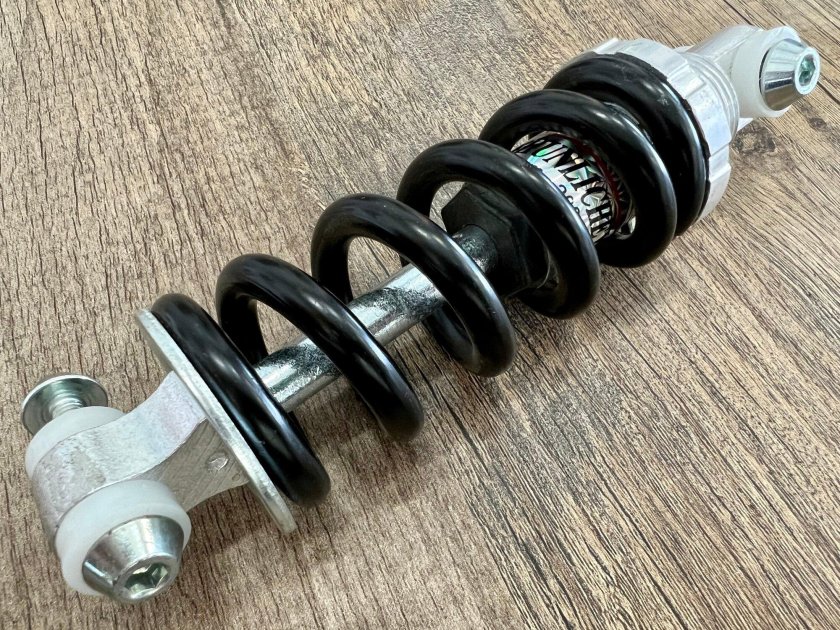 Велосипед с амортизатором на раме