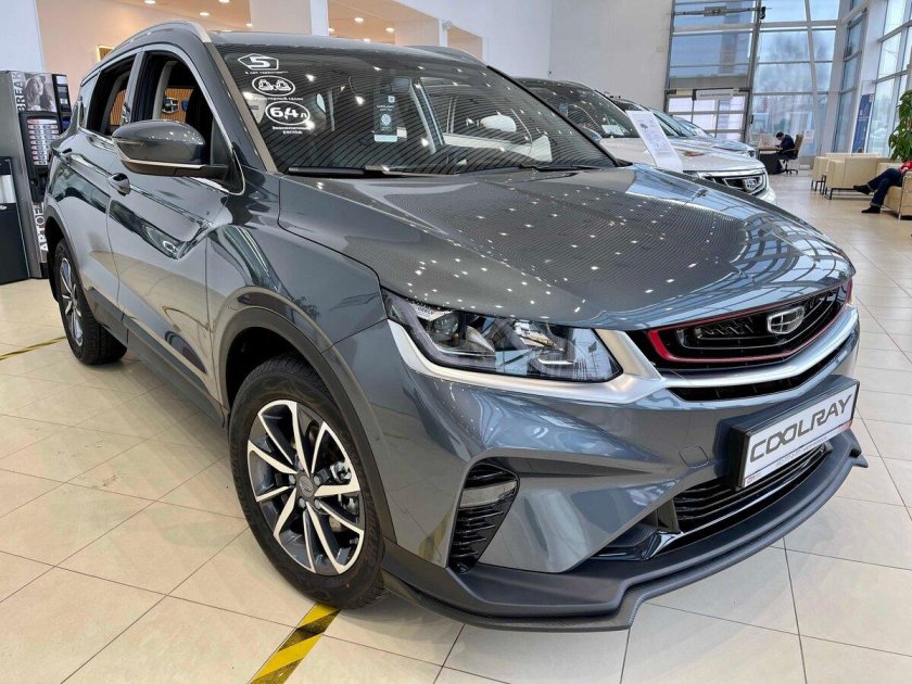 Geely Coolray серый