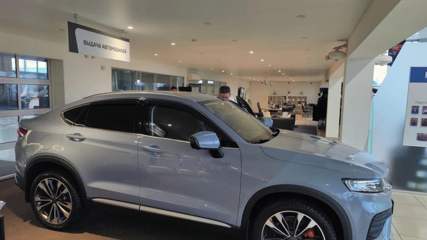 Geely Tugella 2023 светлосерая