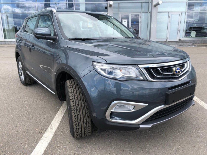 Geely Atlas серый