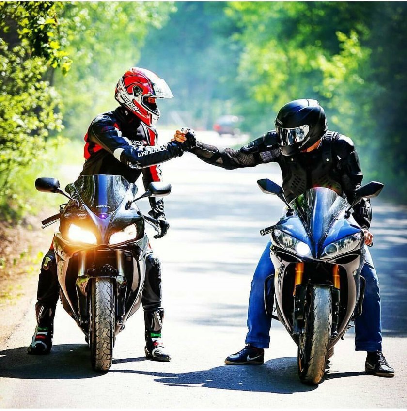 Друзья на мотоциклах
