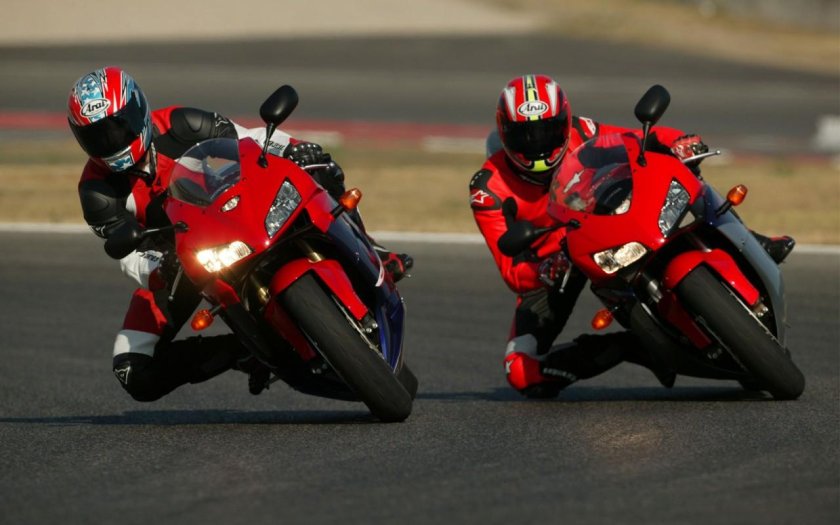 Двое на мотоцикле