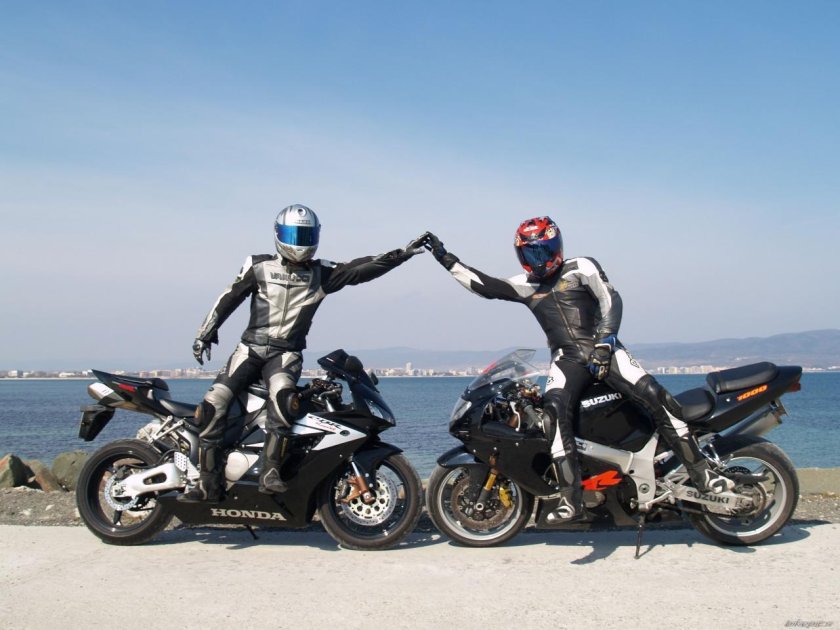 Друзья на мотоциклах