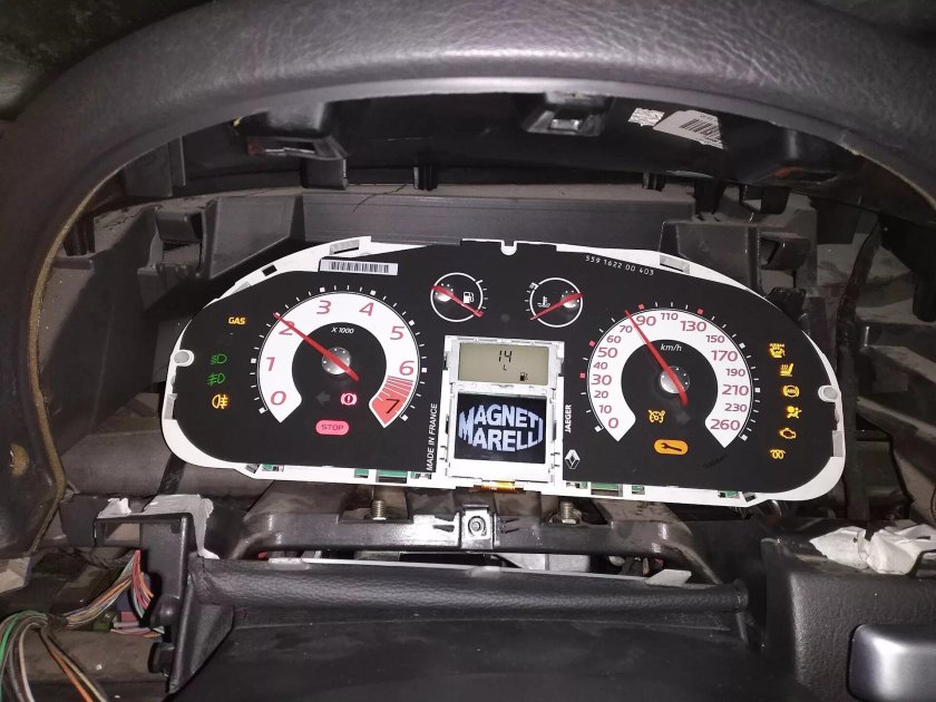 Приборная панель Рено Лагуна 2