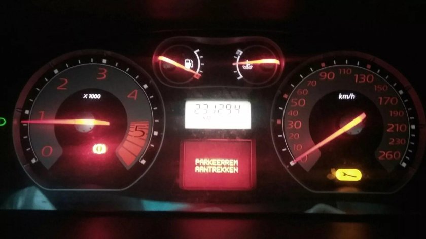 Renault Laguna 2 панель приборов