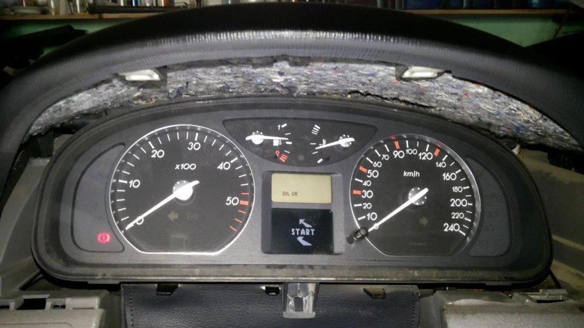 Рено Лагуна 2 снять панель