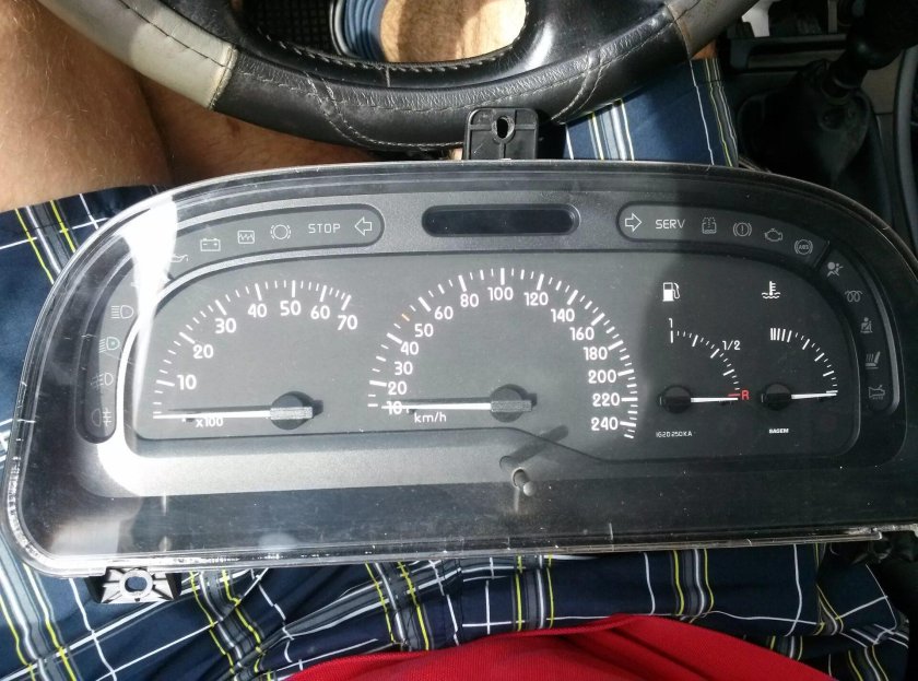 Панель Рено Лагуна 1