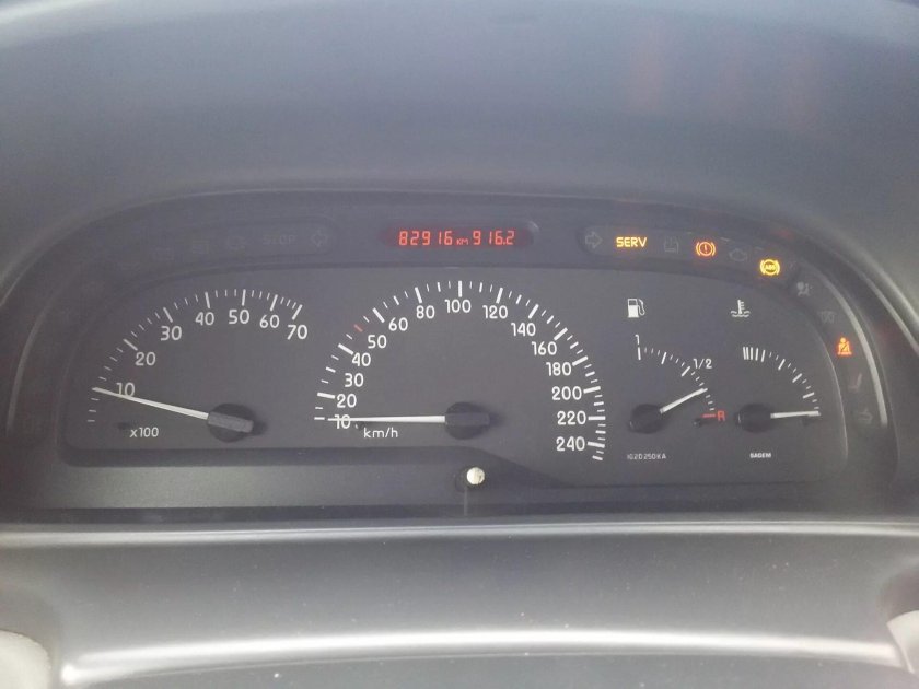 Панель приборов Рено Лагуна 1