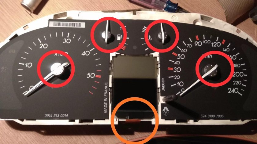 Рено Лагуна 2 приборная панель 1.9 2002 года