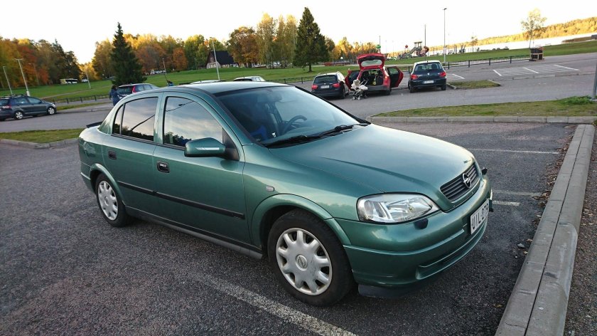 Опель Астра седан 1998