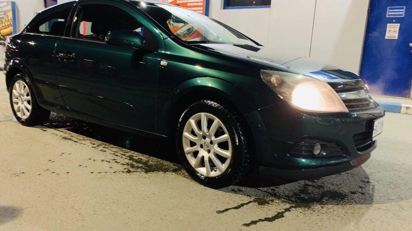 Опель Астра 2010 темно зеленая