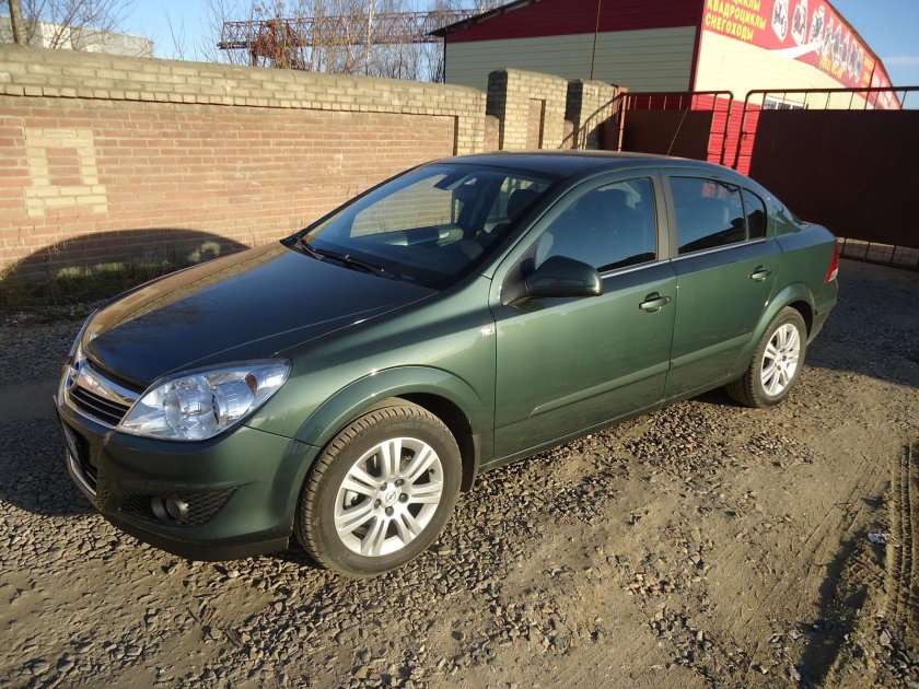 Opel Astra h зеленый