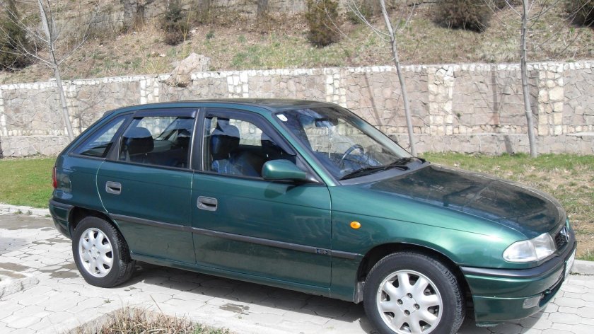 Опель Астра ф зеленый