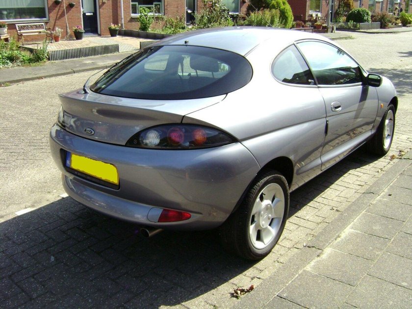 Ford Puma 2000