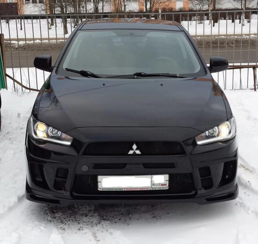 Лансер 10 в обвесе черный