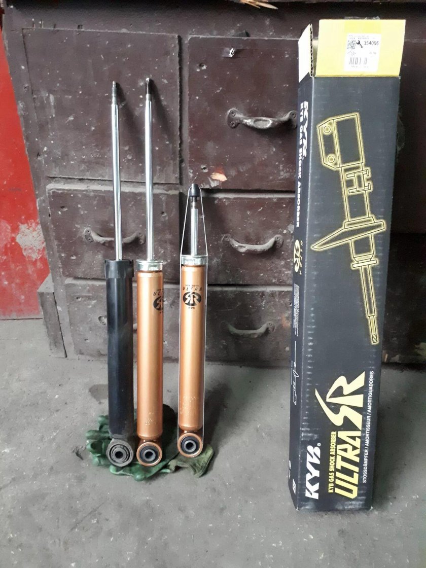 KYB Ultra SR Golf 4