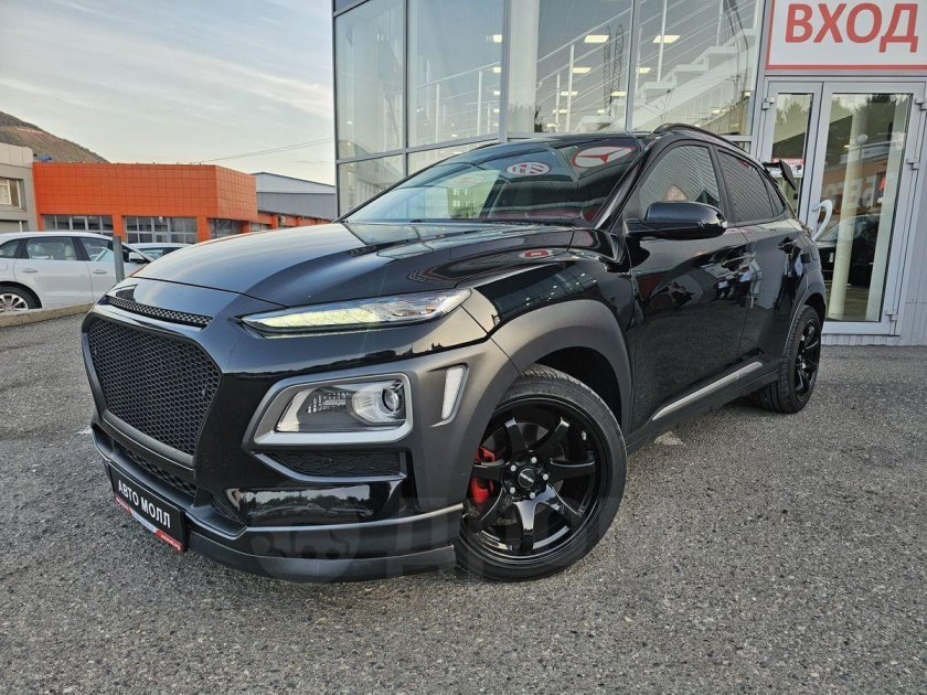 Hyundai Kona 2019 белый фон