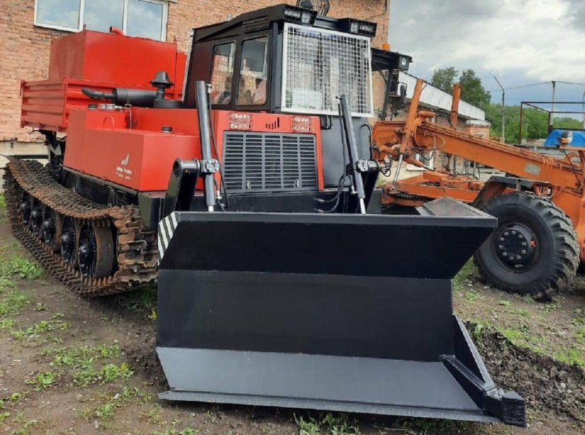 Лесопожарный трактор