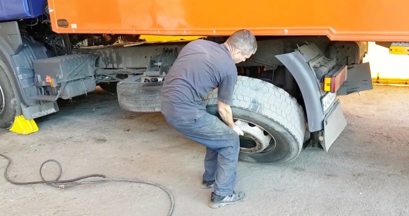 Демонтаж колеса КАМАЗ