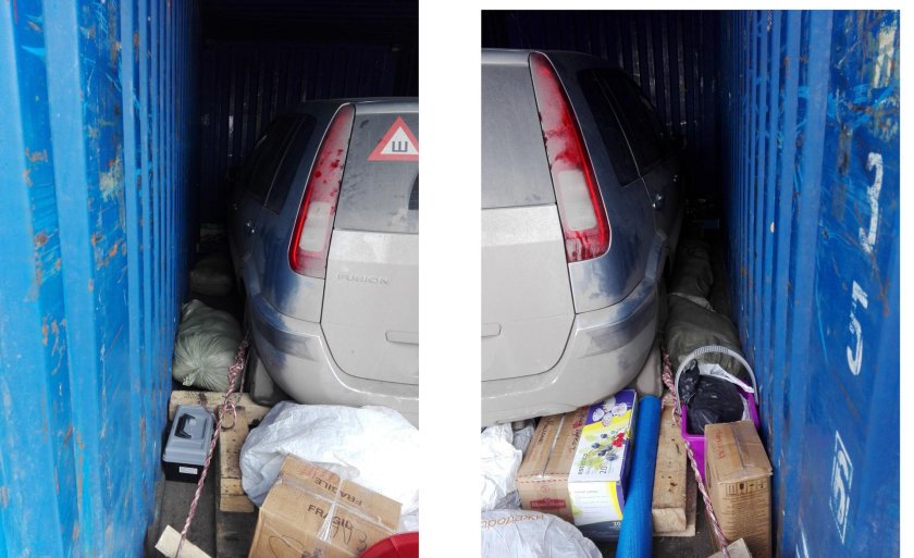 Столкновение машины с контейнерами