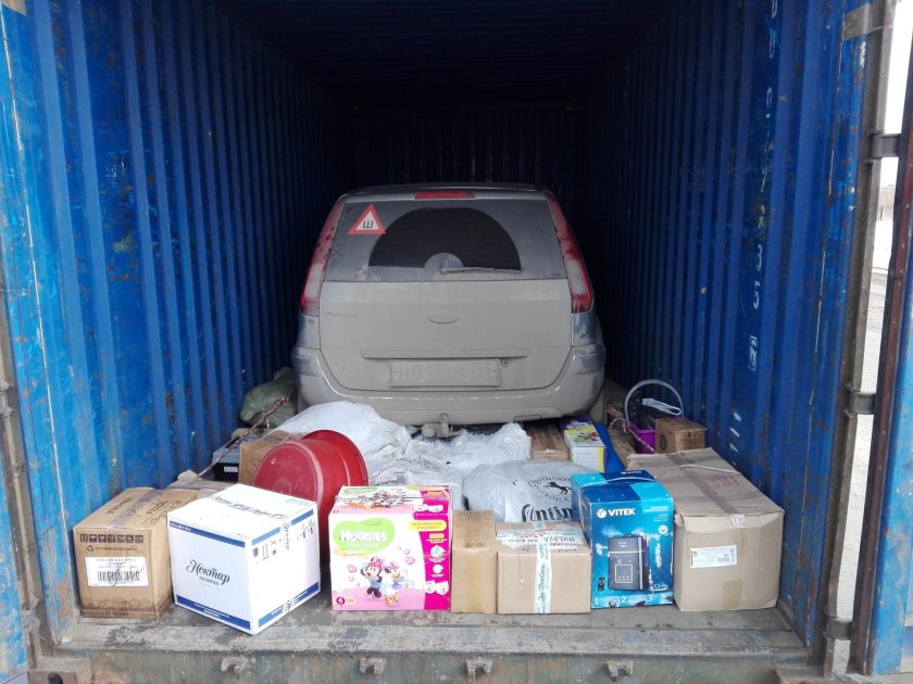 Перевоз машины в контейнере