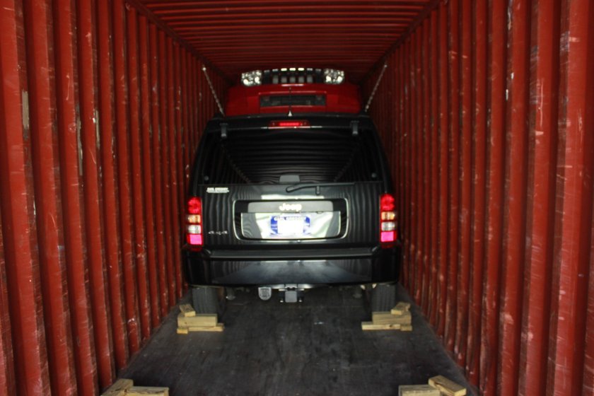 Крепление автомобиля в контейнере