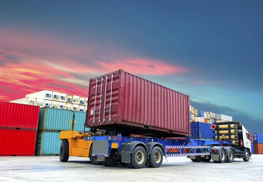 Полуприцеп контейнеровоз саморазгружающийся