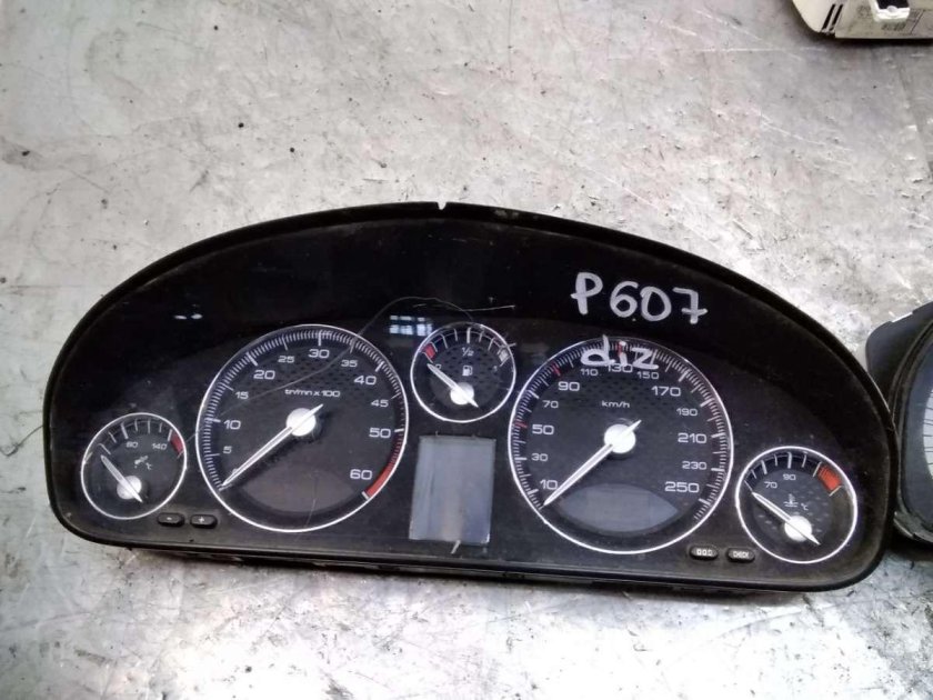 Панель приборов Пежо 607