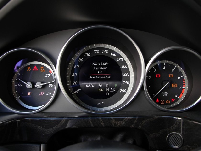 Панель Мерседес w212