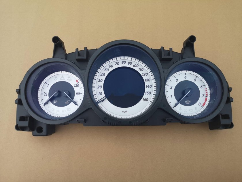 Приборная панель w204