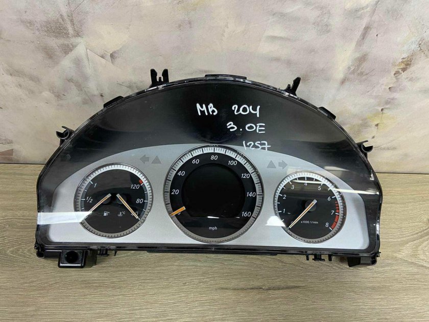 Мерседес 204 щиток приборов