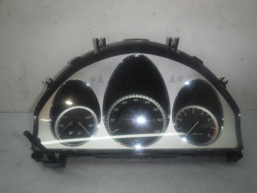 Панель приборов w204