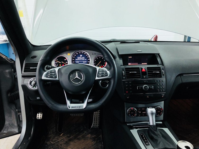 Панель Мерседес w204