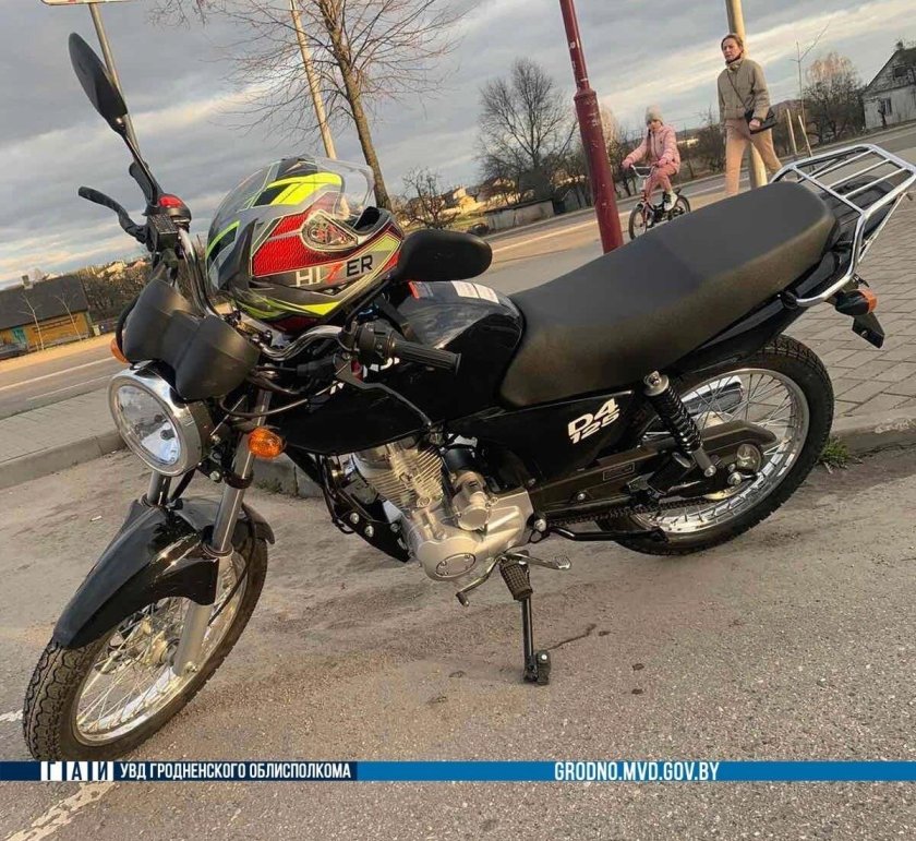 Мотоцикл во дворе