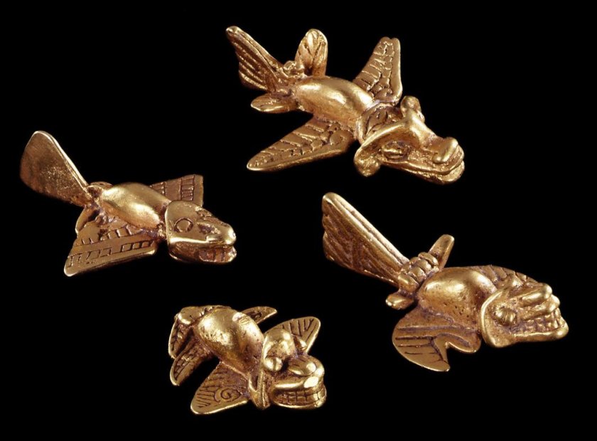 Золотая статуэтка