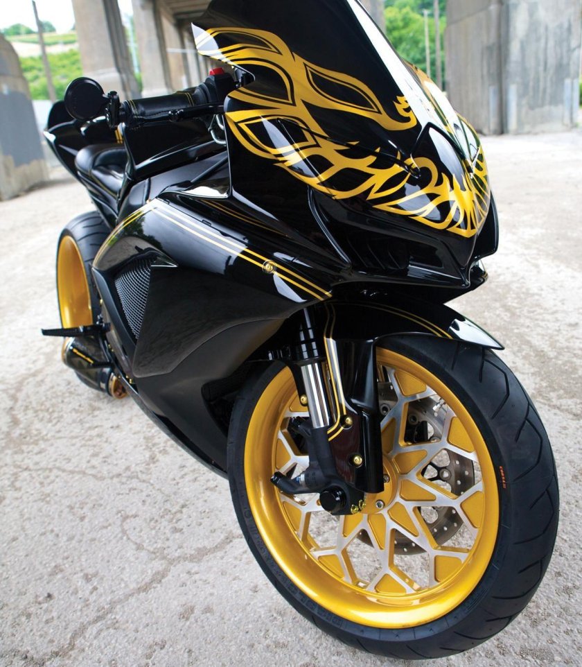 Черно Золотая Ямаха р6