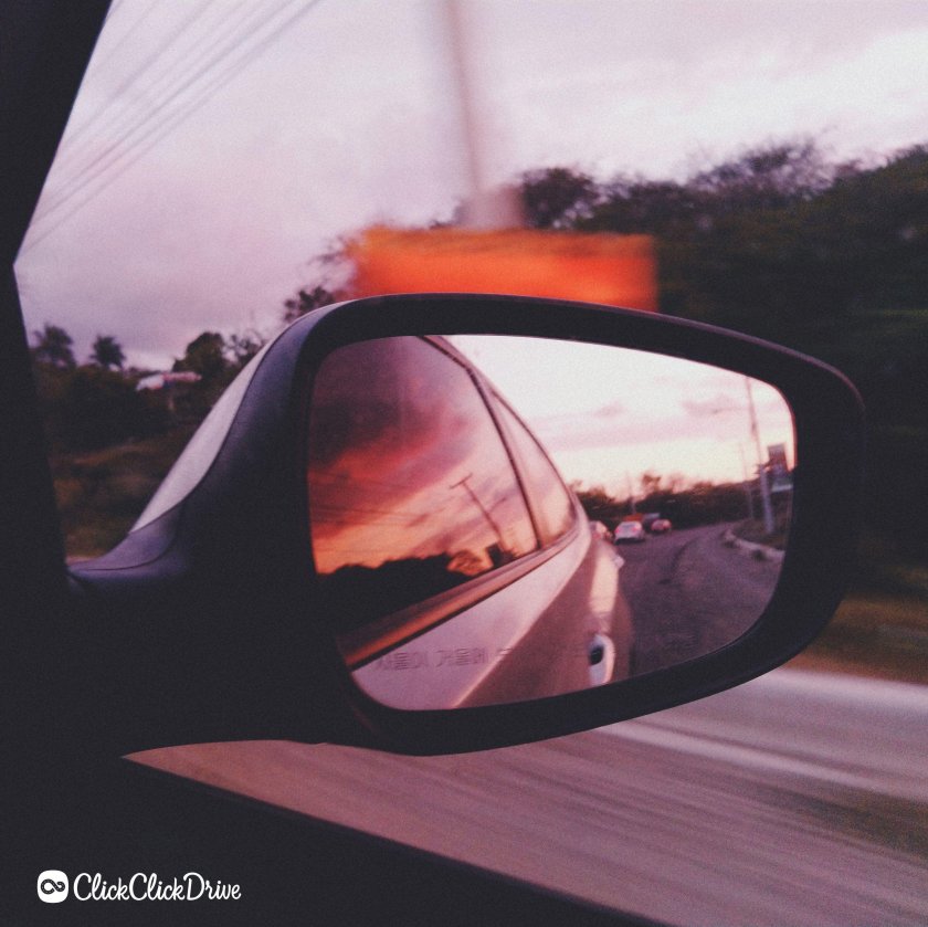 Зеркало машины боковое