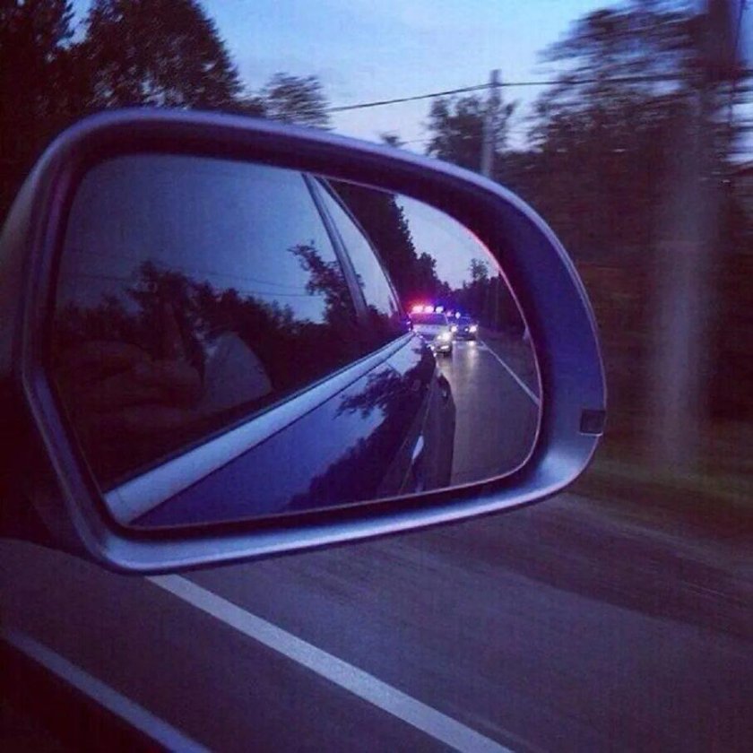 Мигалки в зеркале заднего вида