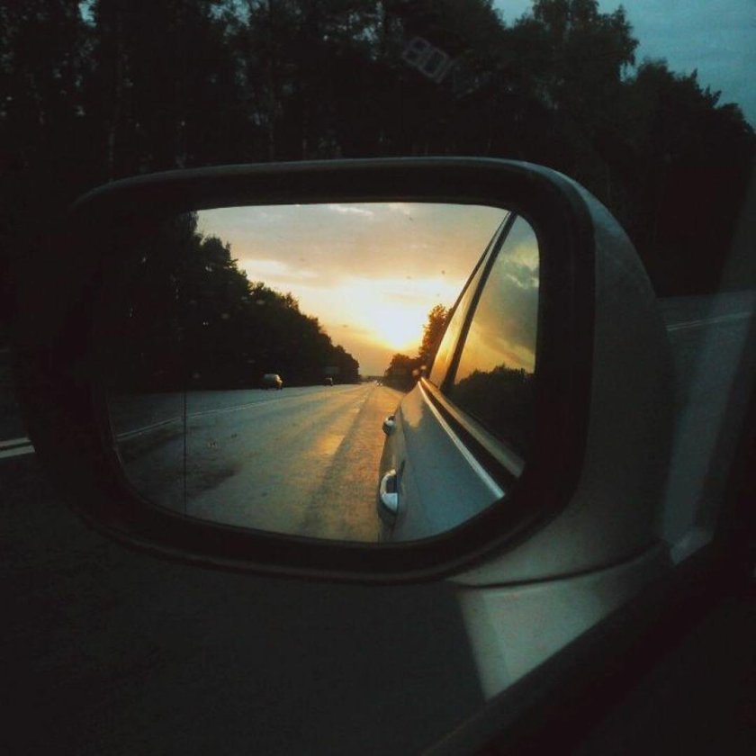 Зеркало автомобиля