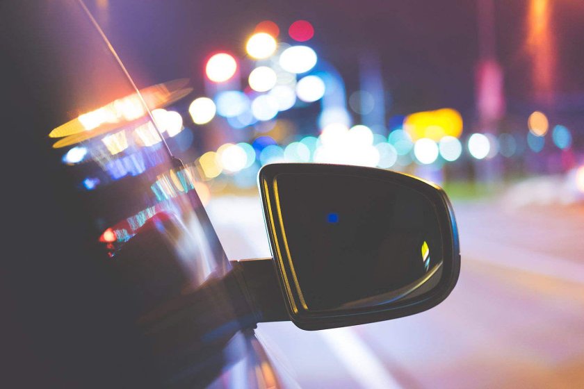 Автомобиль с боку