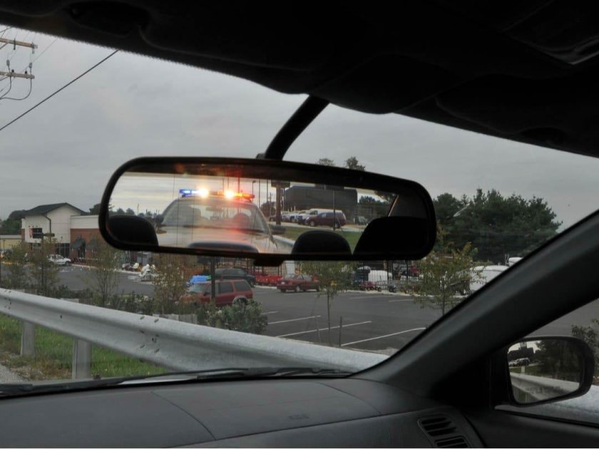 Мигалки в зеркале заднего вида