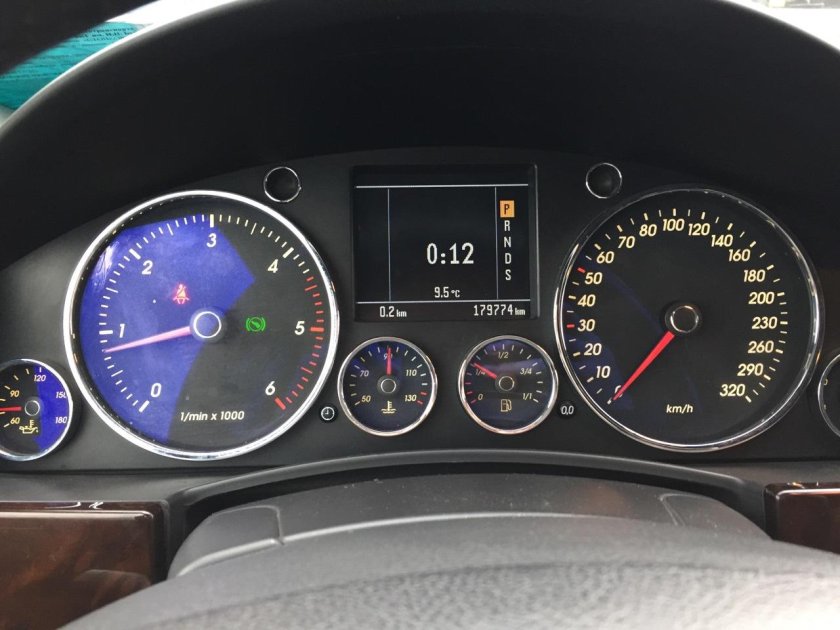 Volkswagen Touareg приборная панель