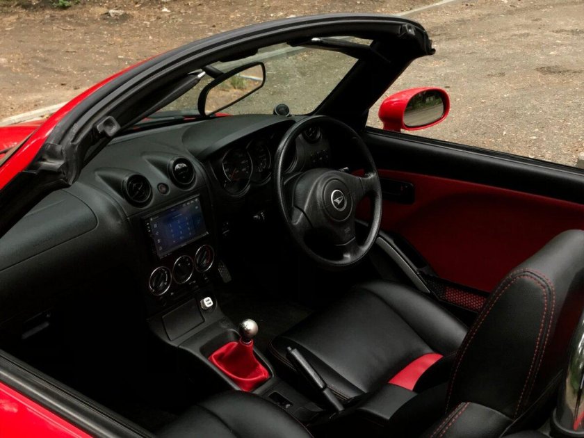 Daihatsu Copen красный