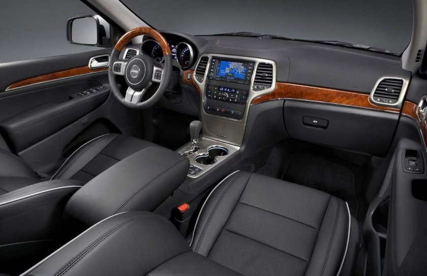 Jeep Grand Cherokee 2011 салон