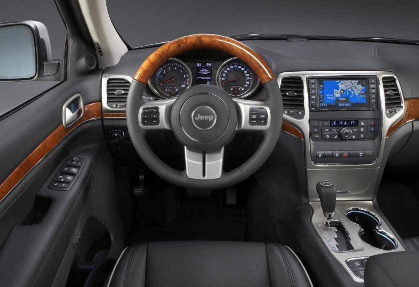 Jeep Grand Cherokee 2011 салон