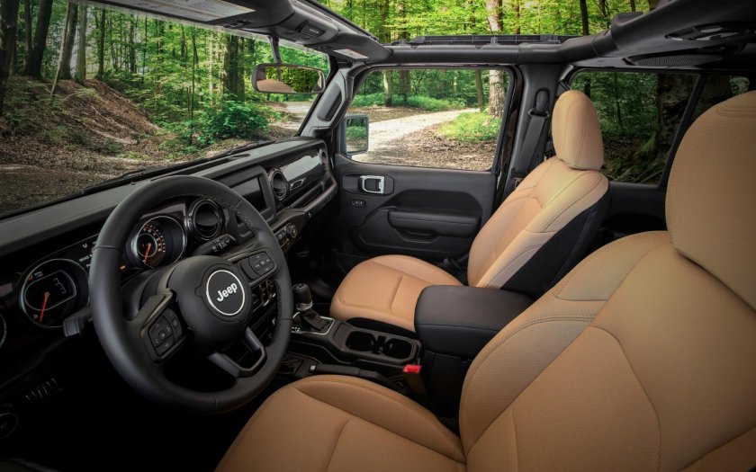 Jeep Wrangler 2020 салон