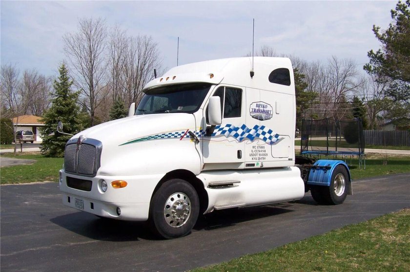 Тягач Кенворт т2000