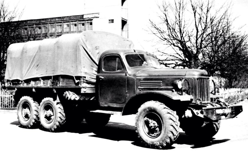 Военный грузовик ЗИЛ 157