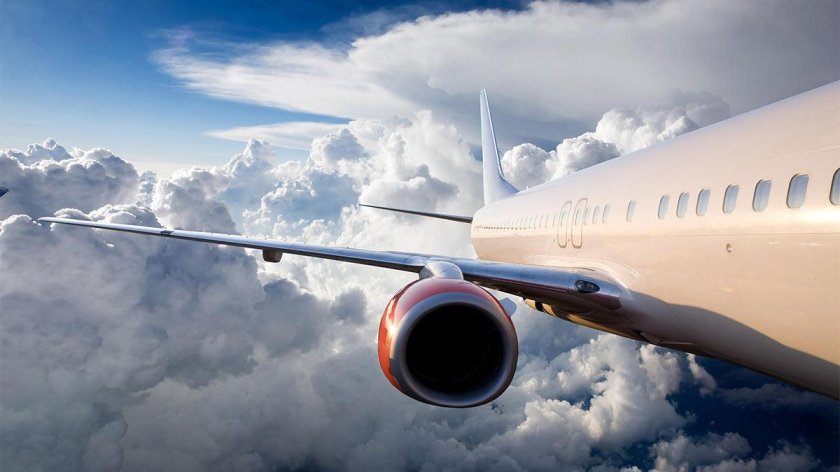 Самолет в небе